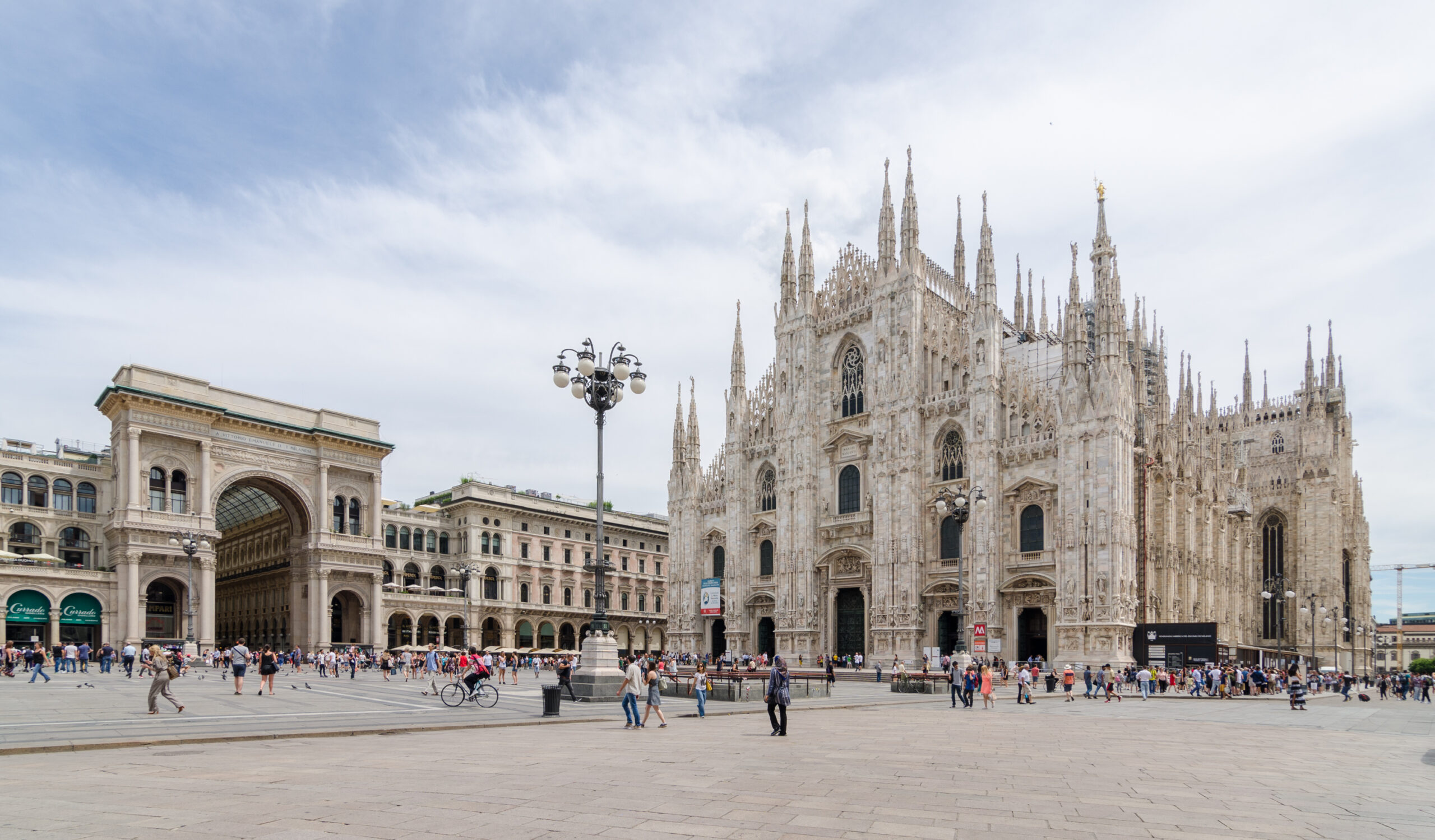 Milano_Duomo_with_Milan_Cathedral_and_Galleria_Vittorio_Emanuele_II_2016