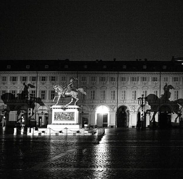 Un miracolo in Piazza San Carlo accende la Torino Art week