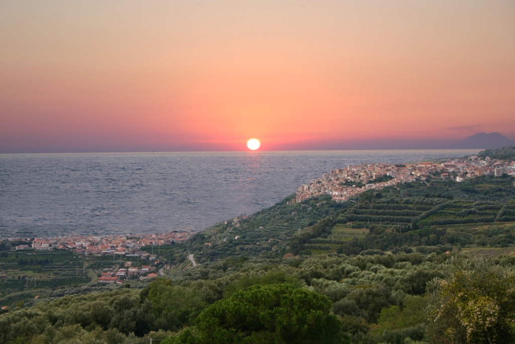 Nicotera-tramonto-da-sito-del-Comune