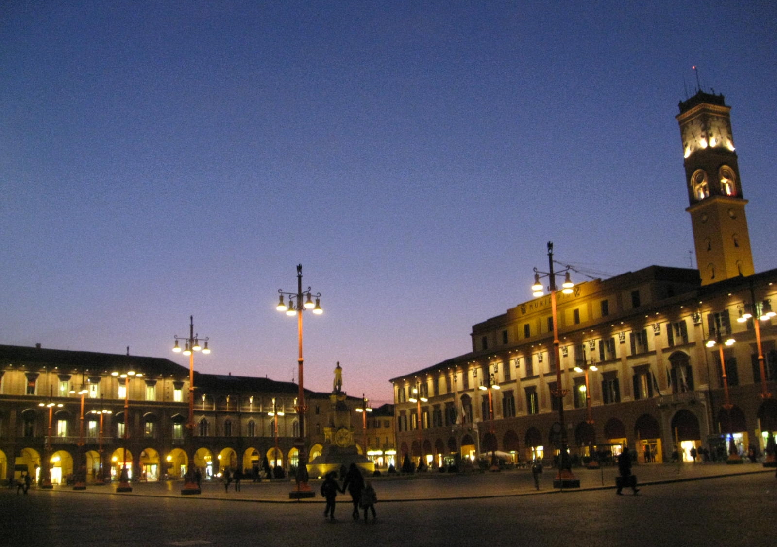 Piazza_Saffi_al_tramonto