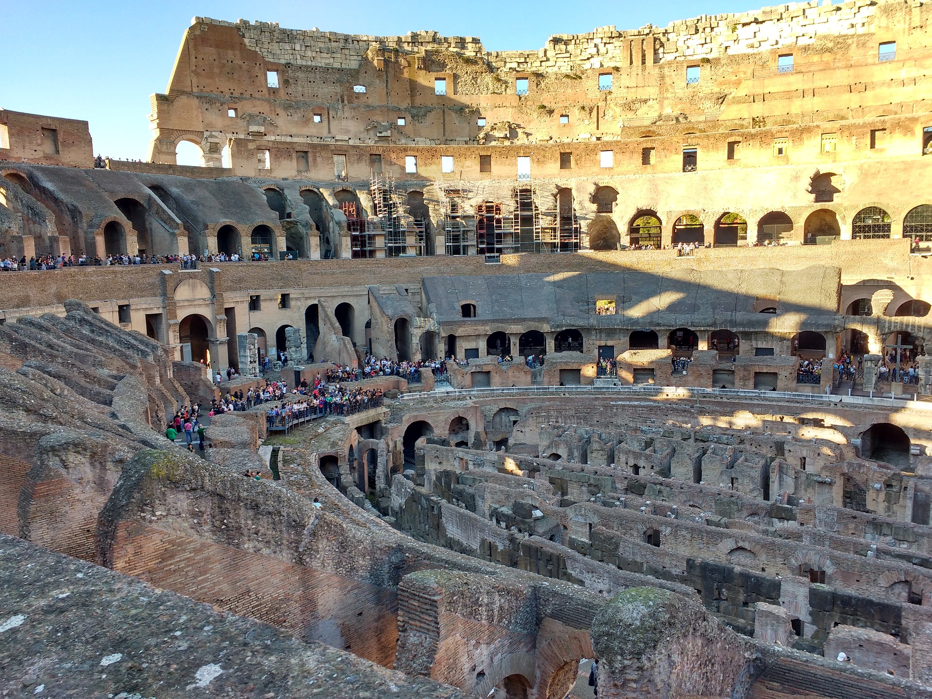 Roma-Colosseo-visitatori