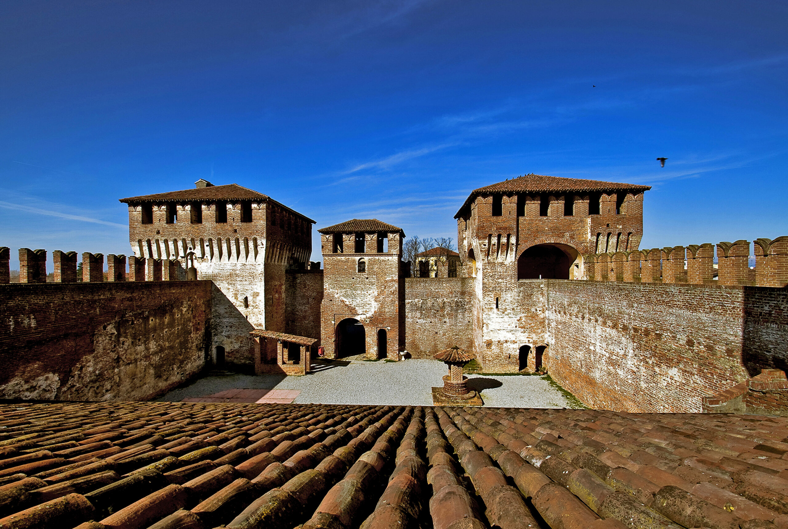 Soncino_il_cortile_della_Rocca