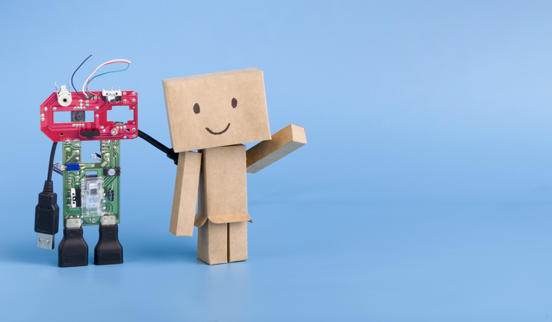 metal-and-cardboard-robots-on-blue-panorama-opt