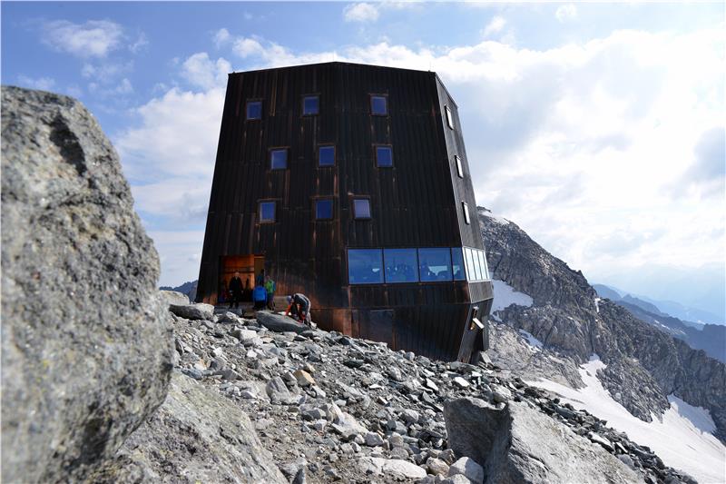 Provincia di Bolzano, avviato il restyling dei rifugi alpini