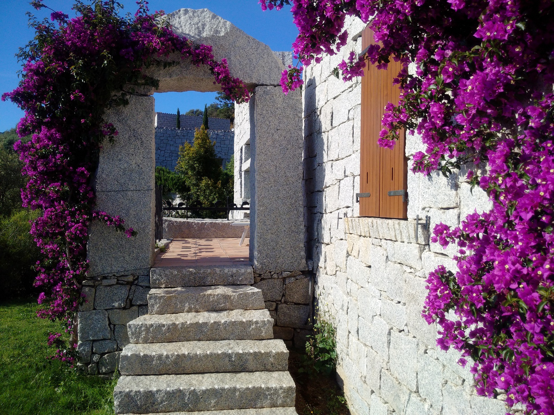 sardinia-3305727_1920